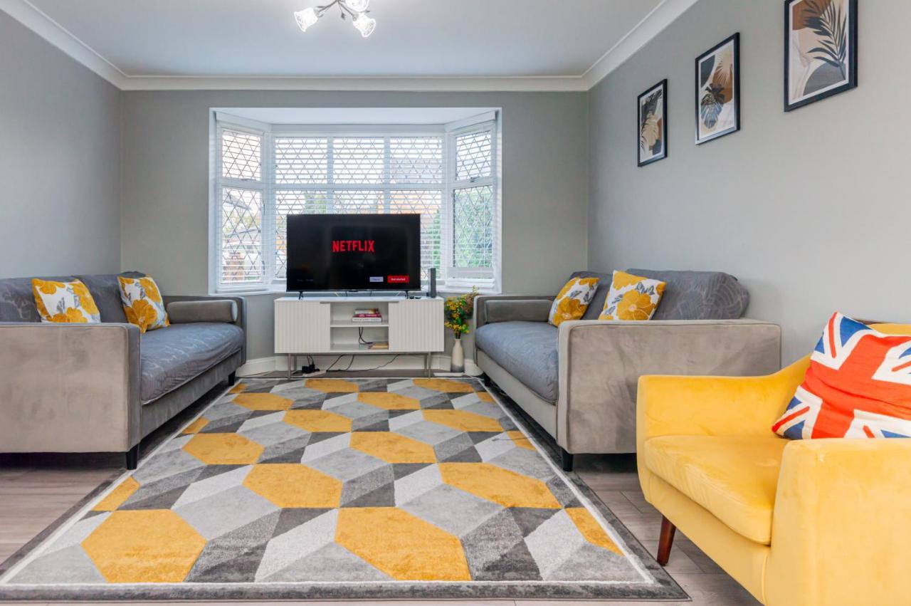 Stunning Place, Close To Windsor & Heathrow & Private Parking Burnham  Exterior photo