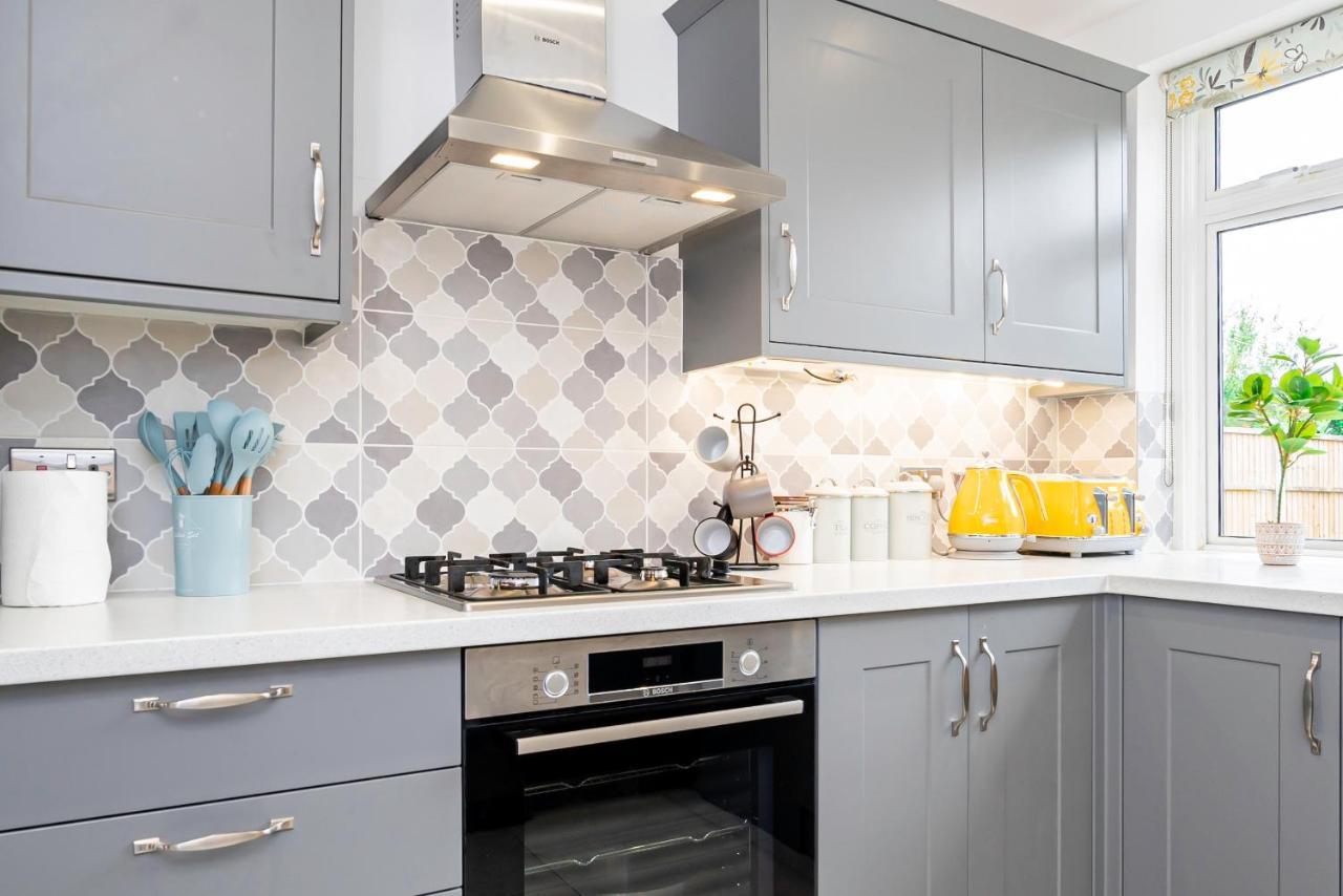 Stunning Place, Close To Windsor & Heathrow & Private Parking Burnham  Exterior photo