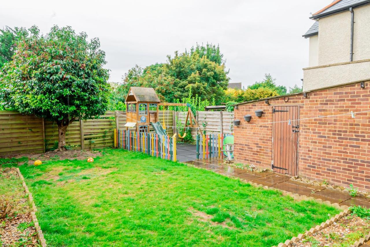 Stunning Place, Close To Windsor & Heathrow & Private Parking Burnham  Exterior photo