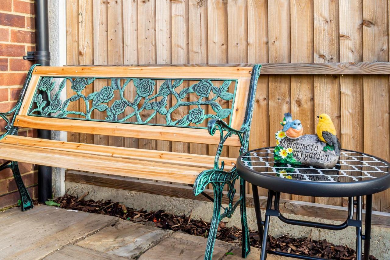 Stunning Place, Close To Windsor & Heathrow & Private Parking Burnham  Exterior photo