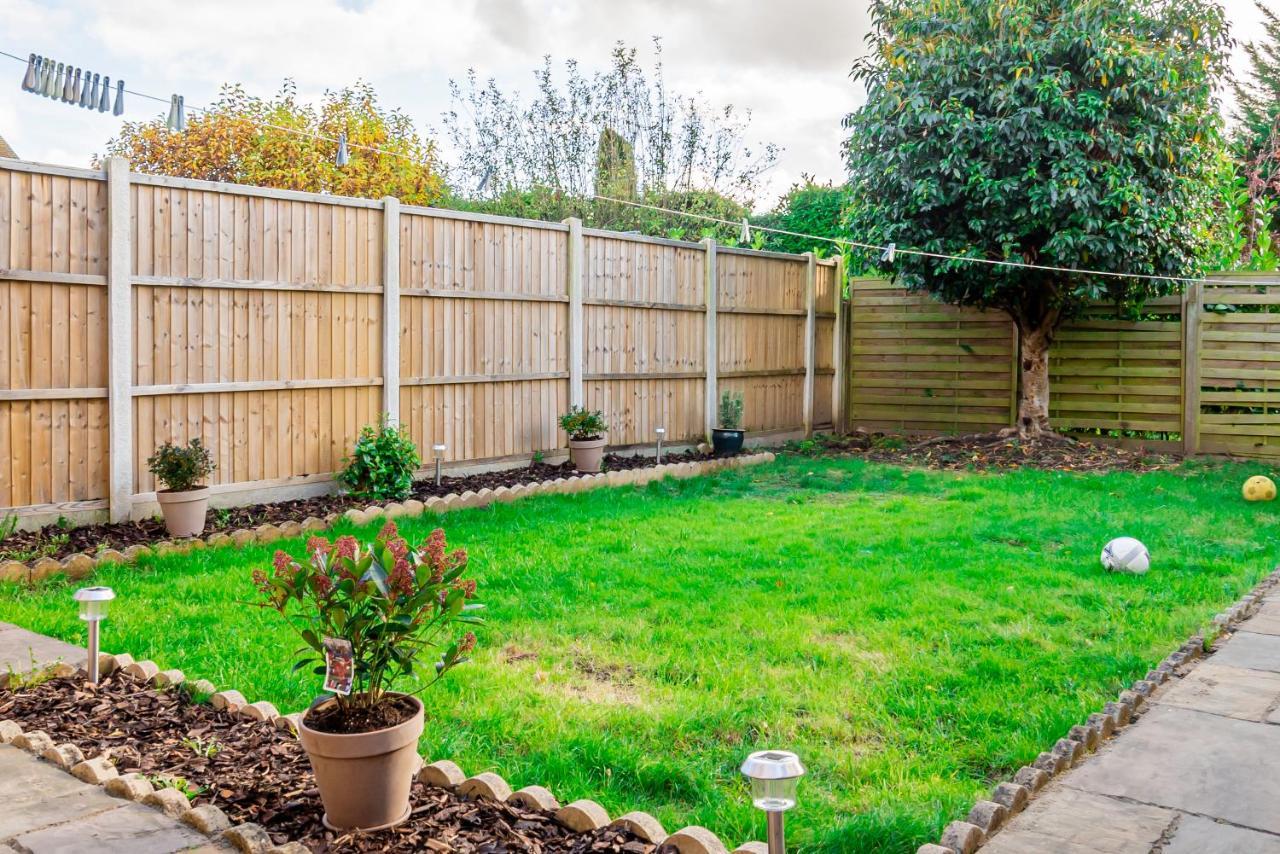 Stunning Place, Close To Windsor & Heathrow & Private Parking Burnham  Exterior photo