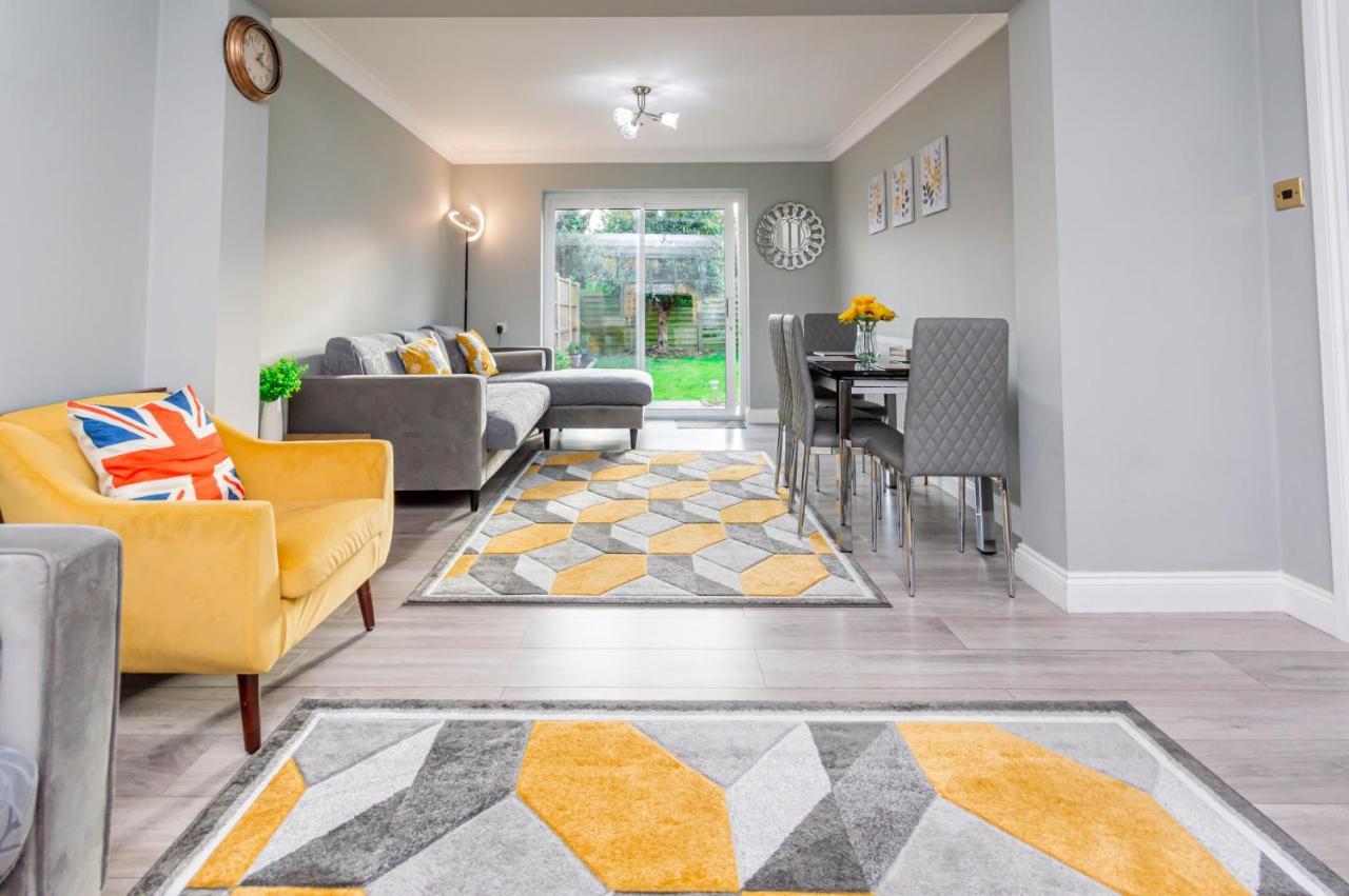Stunning Place, Close To Windsor & Heathrow & Private Parking Burnham  Exterior photo