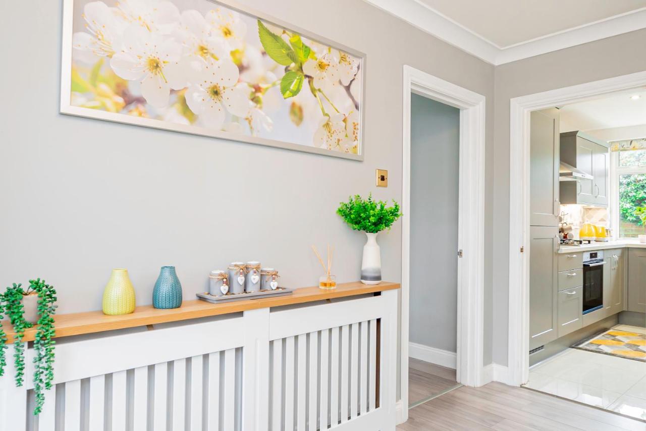 Stunning Place, Close To Windsor & Heathrow & Private Parking Burnham  Exterior photo