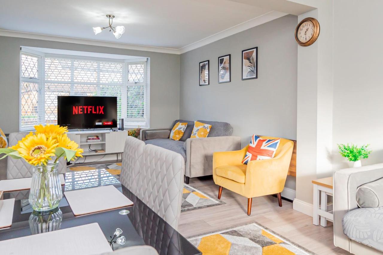 Stunning Place, Close To Windsor & Heathrow & Private Parking Burnham  Exterior photo