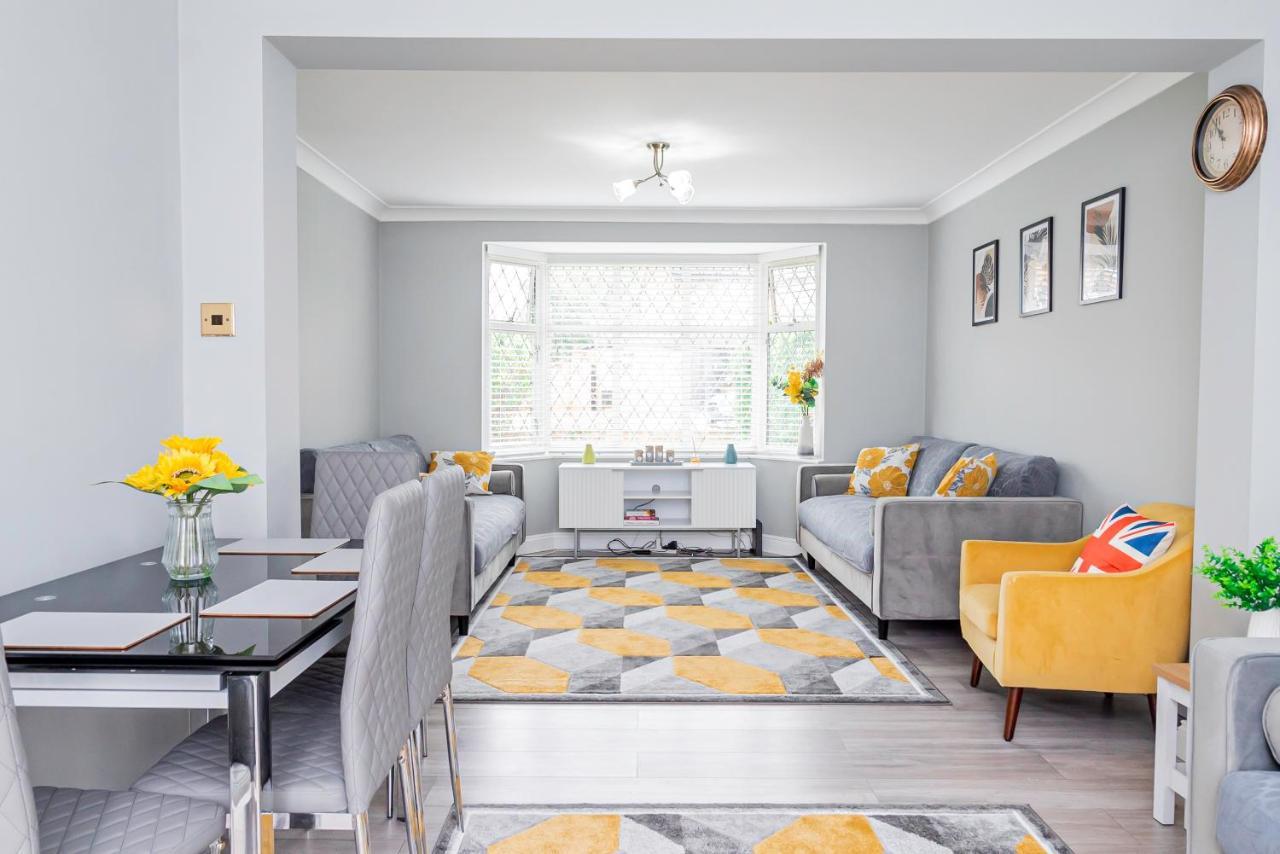 Stunning Place, Close To Windsor & Heathrow & Private Parking Burnham  Exterior photo